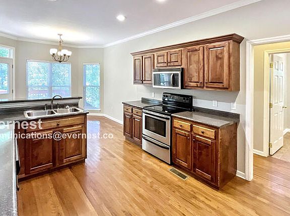 3rd image of 5560 Crooked Creek Dr