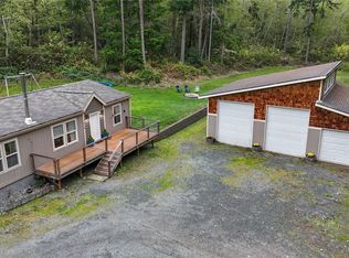 975 Little Valley Ln, Freeland, WA 98253