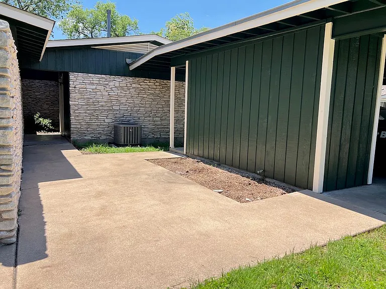 2305 Western Trails Blvd #A — Photo 29