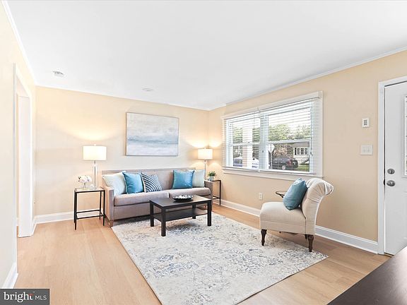 4th image of 14809 Darbydale Ave