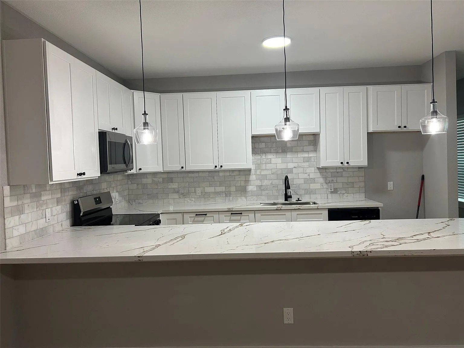 2 bed, 1.0 bath, 982 sqft, $1,650 — Photo 4