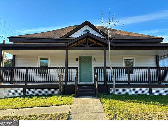3rd image of 1195 Lawton Dr