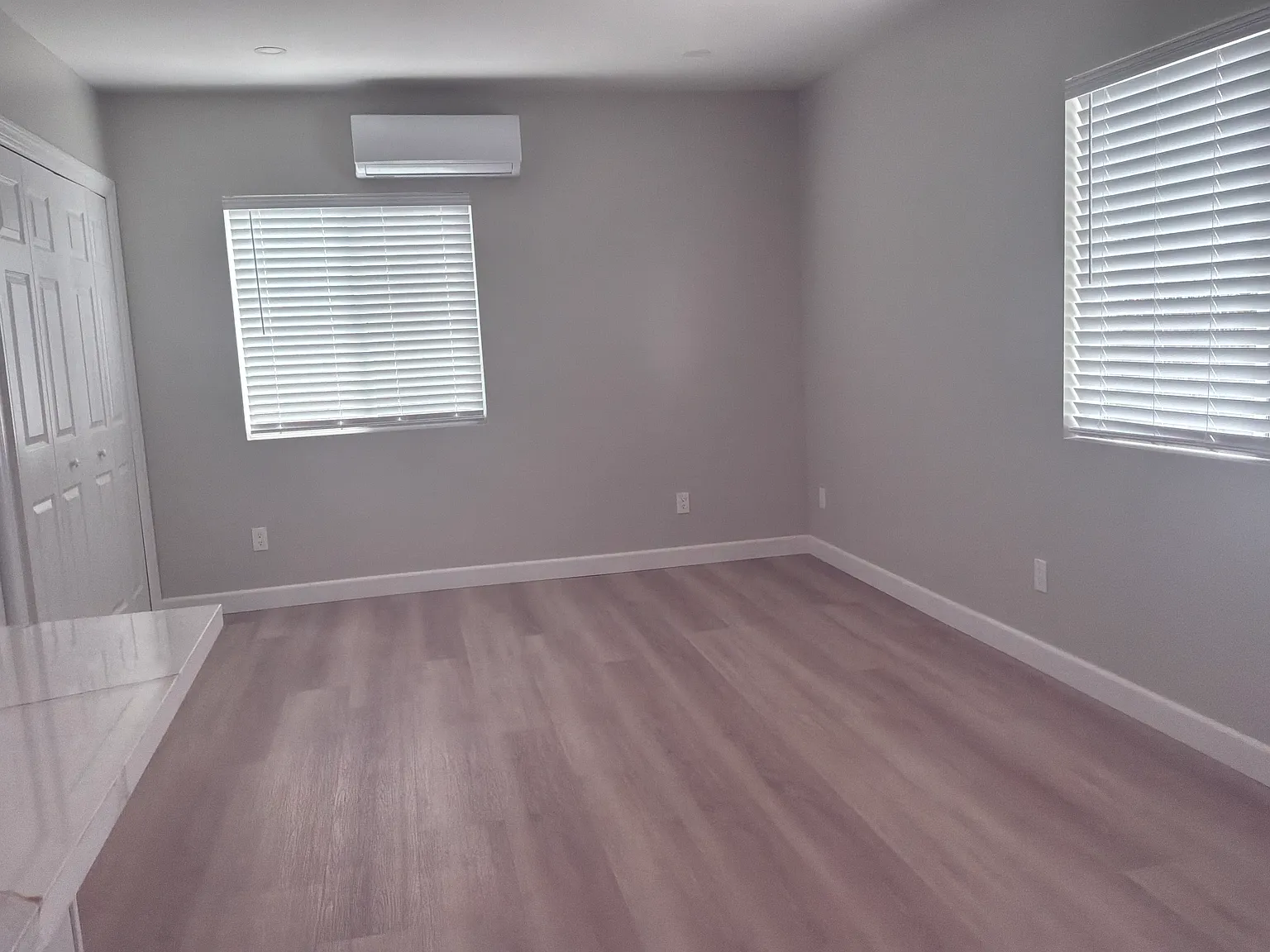 Studio, 400 sqft, $1,695 — Photo 3