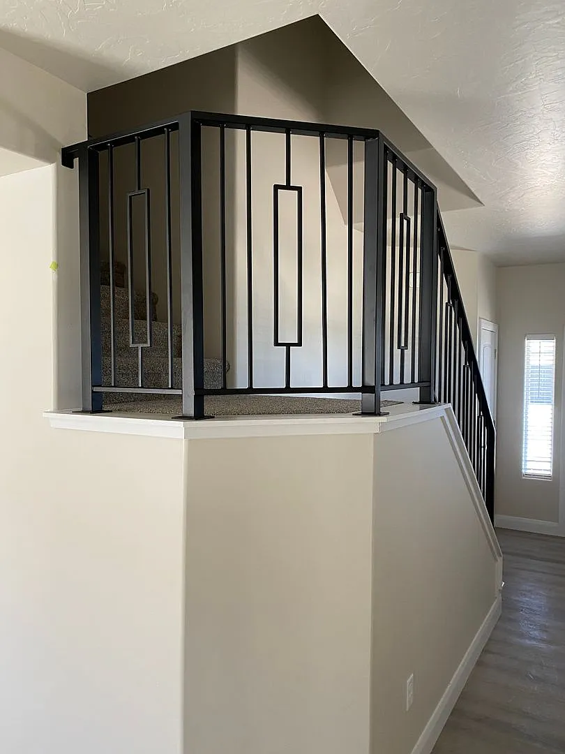 Beautiful upgraded end unit! 3 bedroom, 2.5 bathroom townhome in Cedar City! — Photo 3