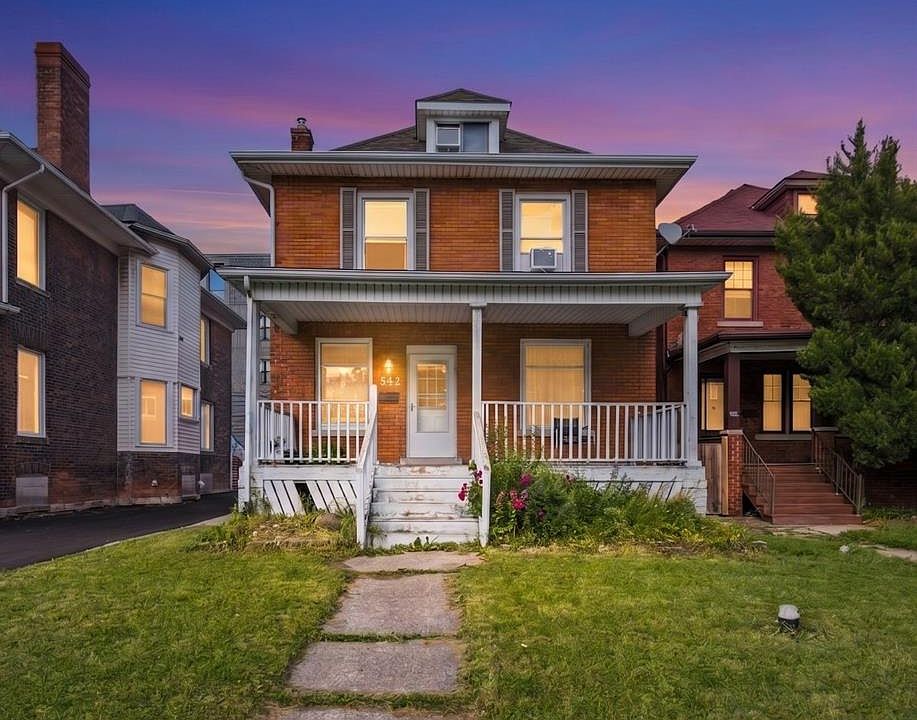 1st image of 542 Victoria Ave