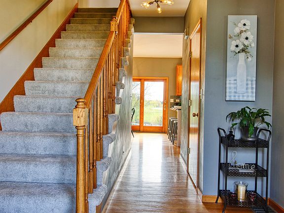 5th image of 1275 Vineyard Dr