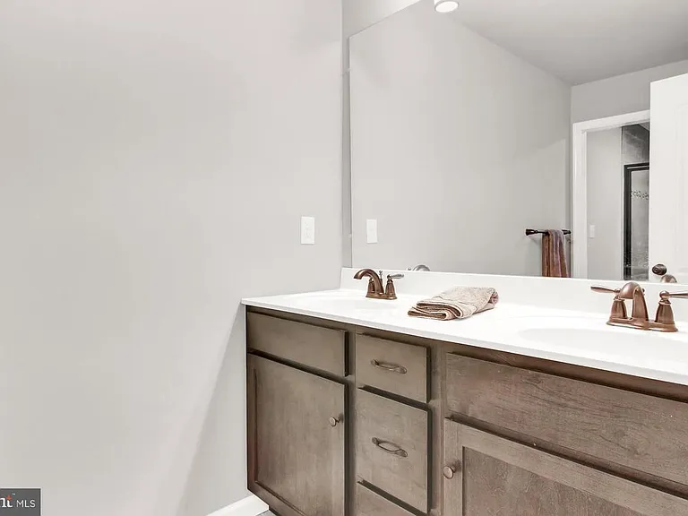 401 Landover Ct — Photo 18