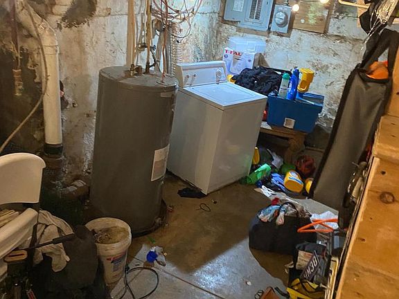 5th image of 850 E Willard St