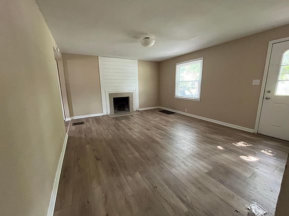 4th image of 1101 Meadowdale Ave