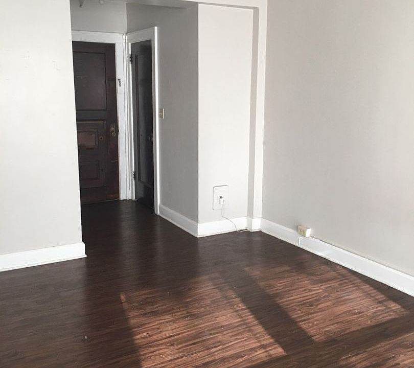 1st image of 3607 Ingersoll Ave #209