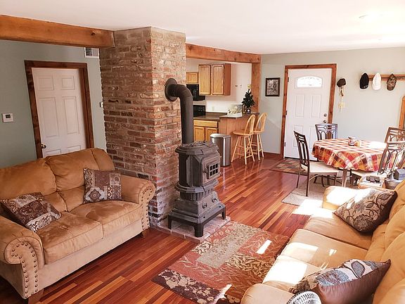 3rd image of 146 Bonnie Ln