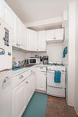 3rd image of 321 E 48th St Floor 2