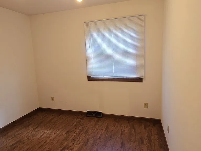 1914 Christine Ln — Photo 12