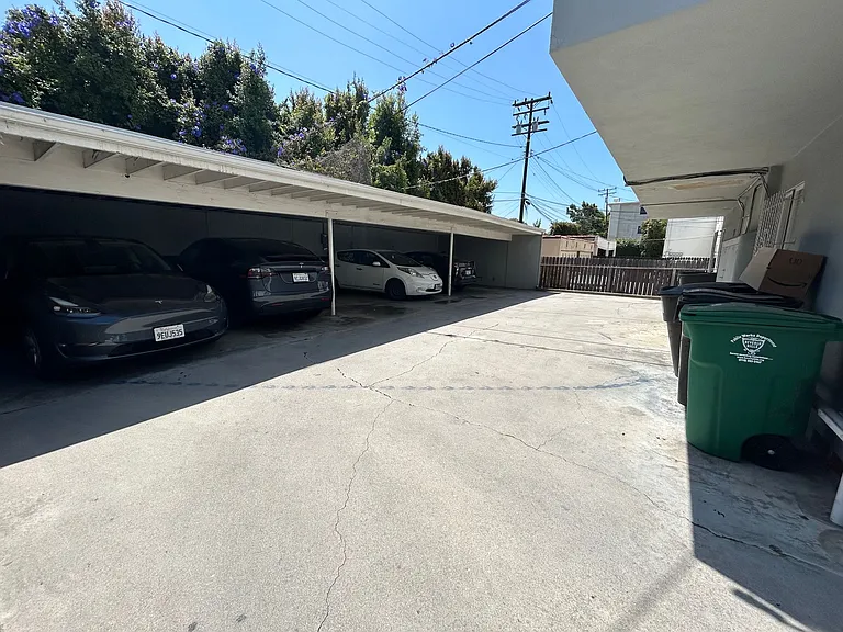 204 S Arnaz Dr — Photo 3