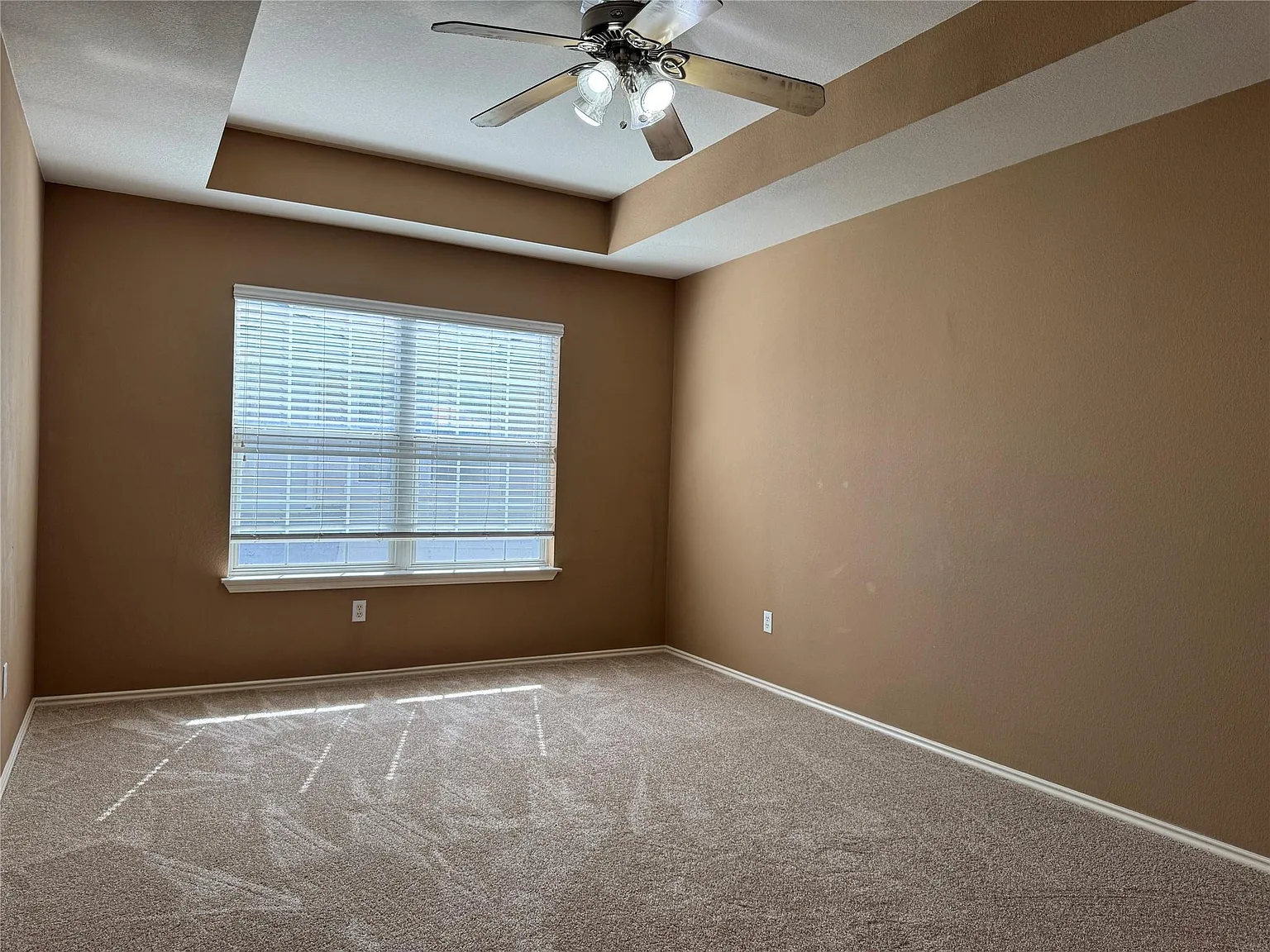 1900 Scofield Ridge Pkwy — Photo 2