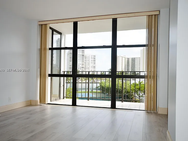 1000 Parkview Dr #426 — Photo 6