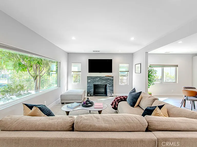 507 N Formosa Ave — Photo 2