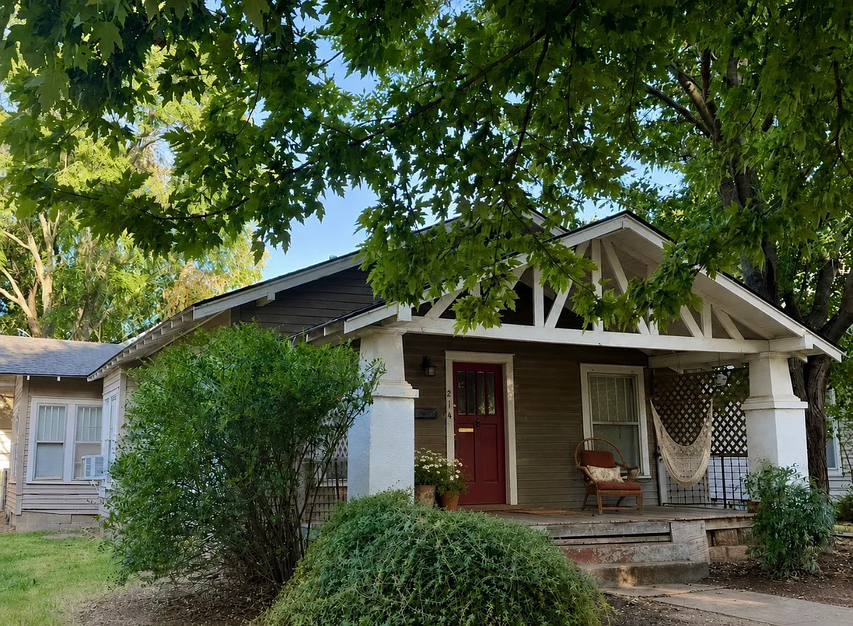 214 S Lewis Street — Photo 1