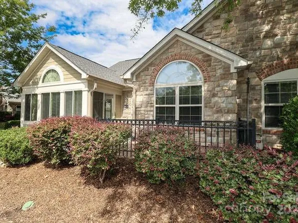 817 Ledgestone Ct, Tega Cay, SC 29708