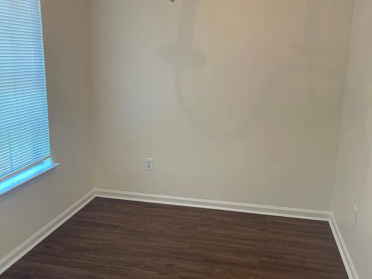 121 Barksdale Ct — Photo 3