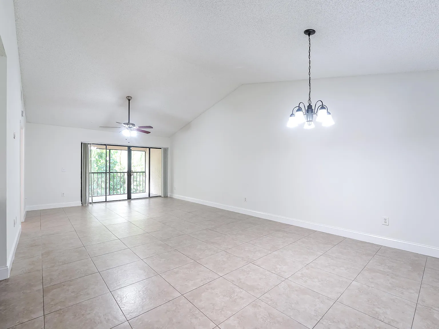 2 bed, 2.0 bath, 1200 sqft, $2,500 — Photo 3