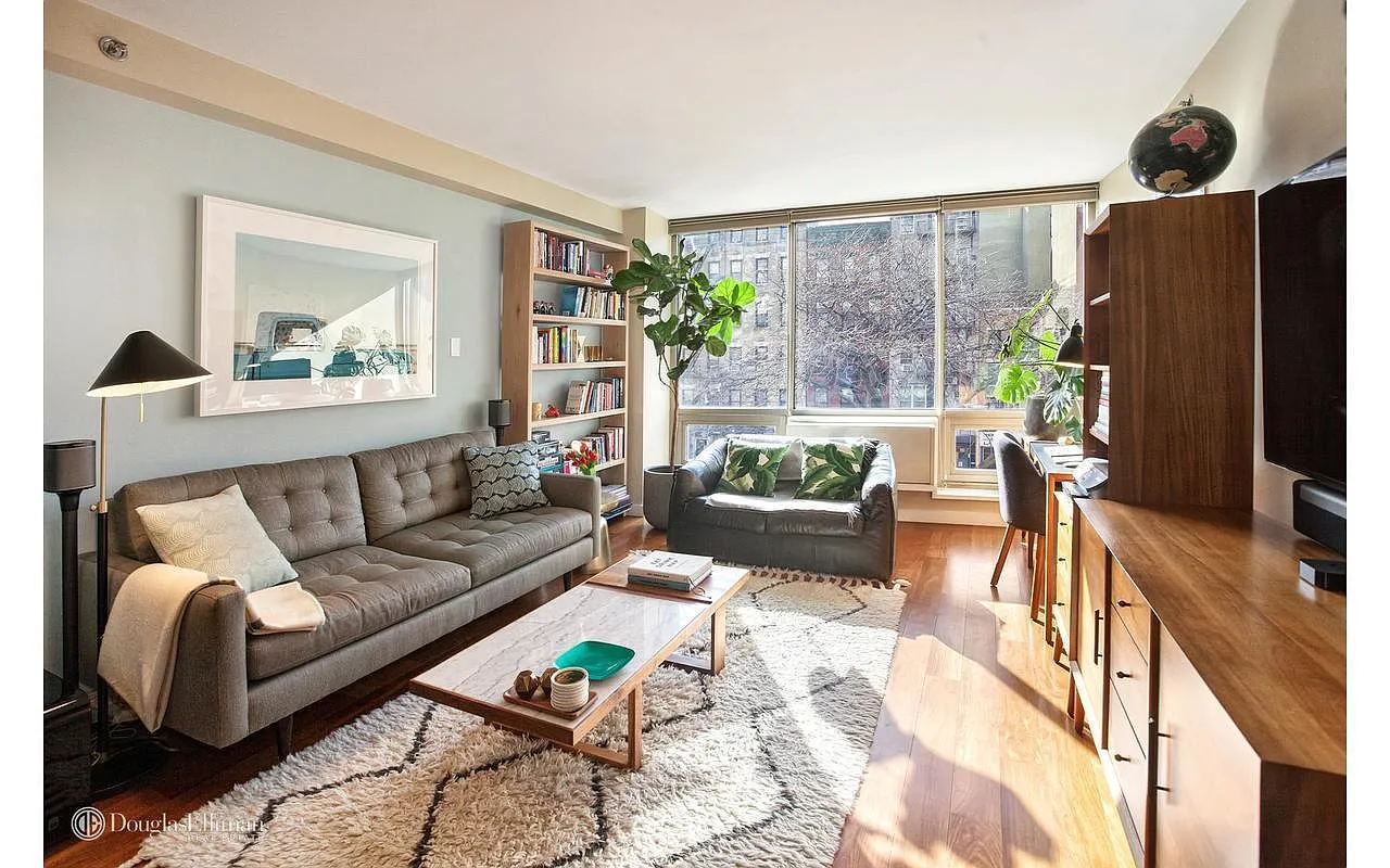310 E Houston St APT 3C photo 1
