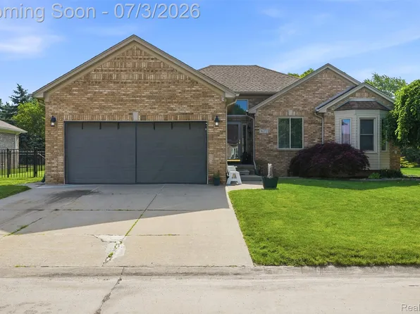 36372 Cecilia Dr, Sterling Heights, MI 48312