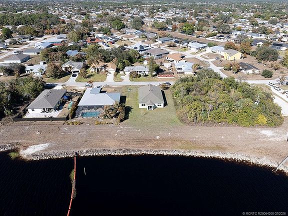 4th image of 400 SW Aster Rd