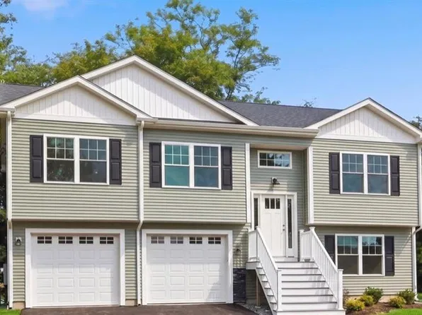 27 Melody Ln, Johnston, RI 02919