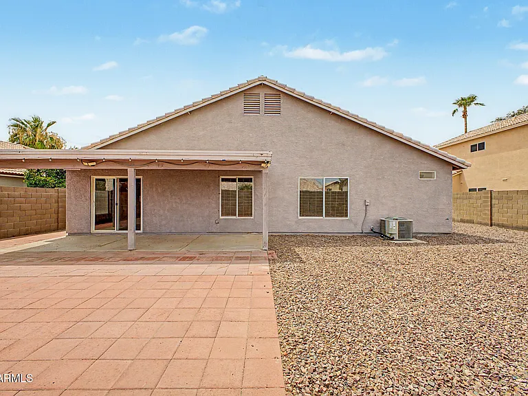 308 W Liberty Ln — Photo 35