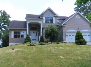 8 Corinne Ct, Monroe, NY 10950