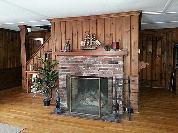5th image of 22 Whittier Dr