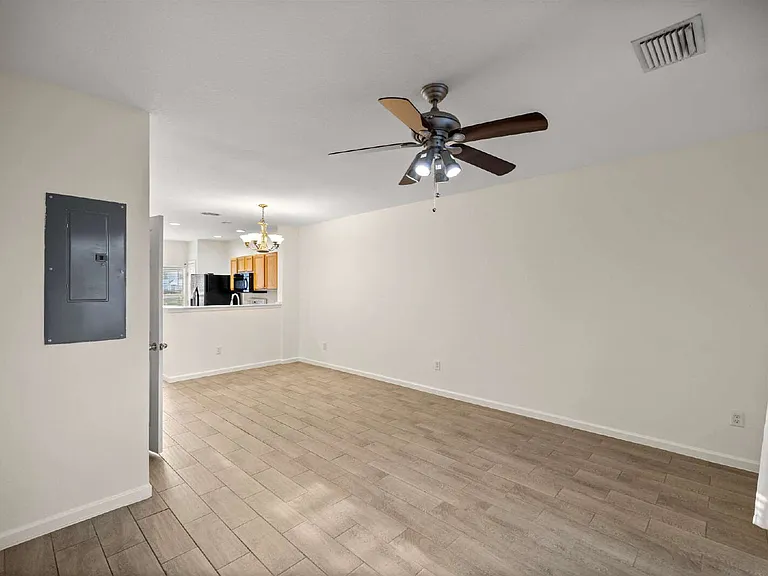 4428 SW 49th Ave — Photo 5