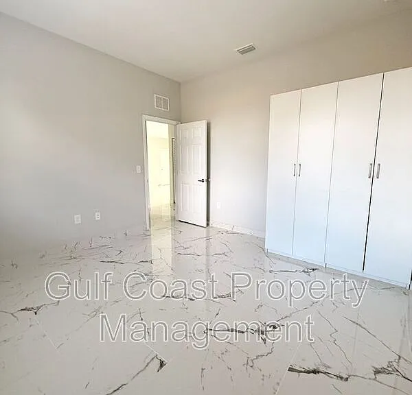 2216 NE 10th Pl — Photo 19