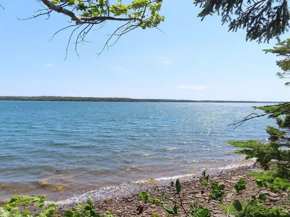 2 Perry Ln, Lennox Passage, NS B0E 1K0