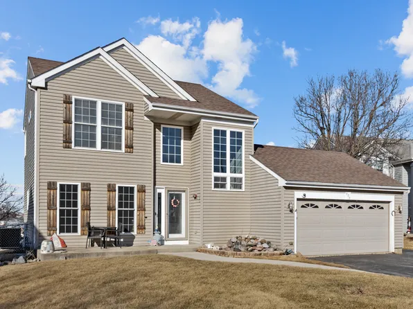 909 Barbara St, Lake In The Hills, IL 60156