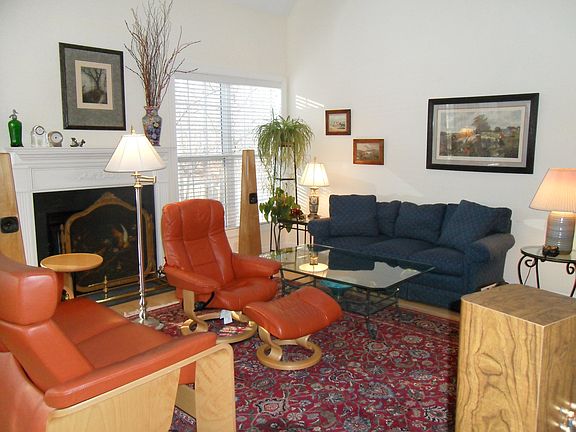 2nd image of 909 Cedar Downs Dr