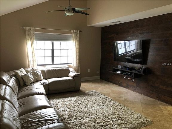 5th image of 1932 Wood Hollow Ln