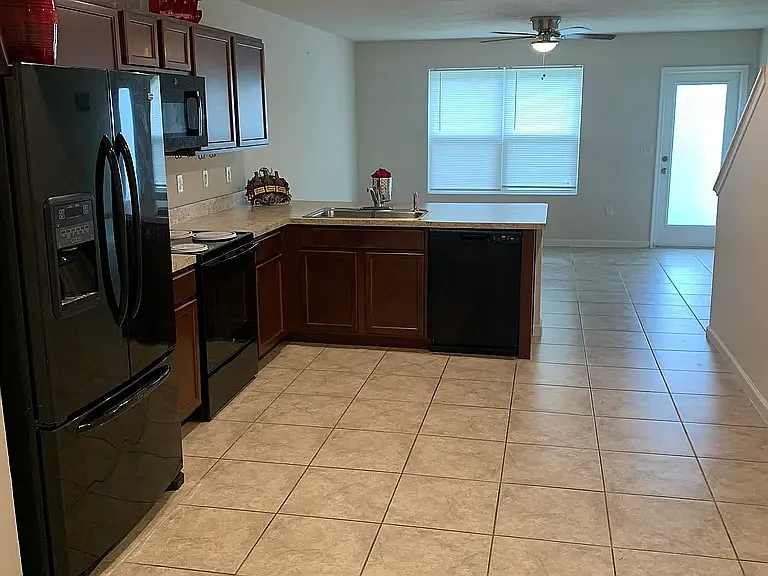 5957 Creekside Crossing Dr — Photo 3