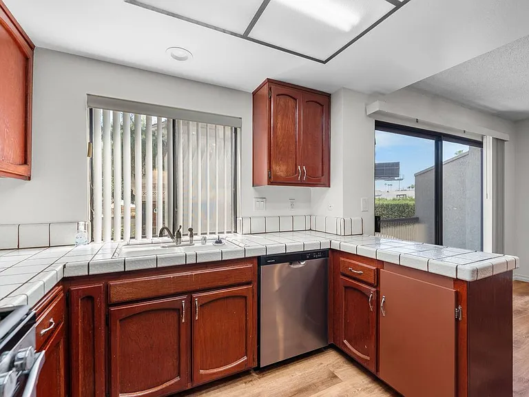 7100 Balboa Blvd #803 — Photo 14