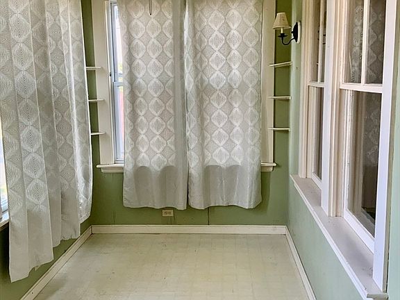 3rd image of 82 Francis St