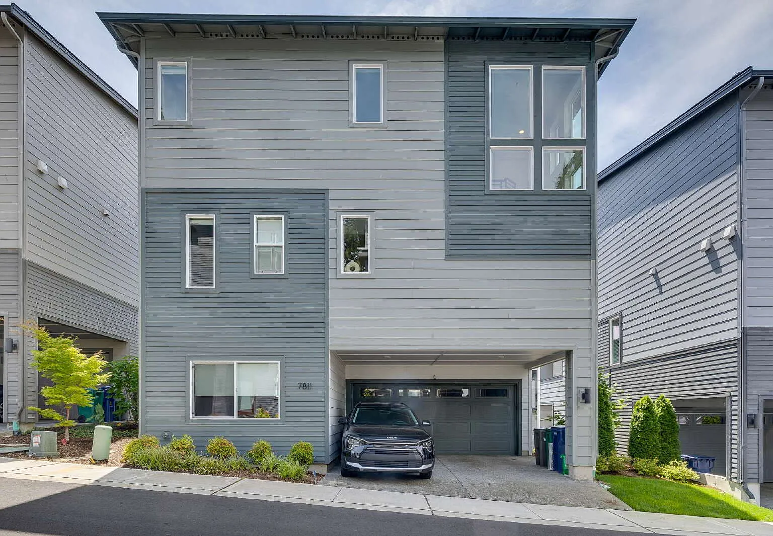 Modern Luxury Living in the Heart of Kirkland- Available for RENT August 15th — Photo 4
