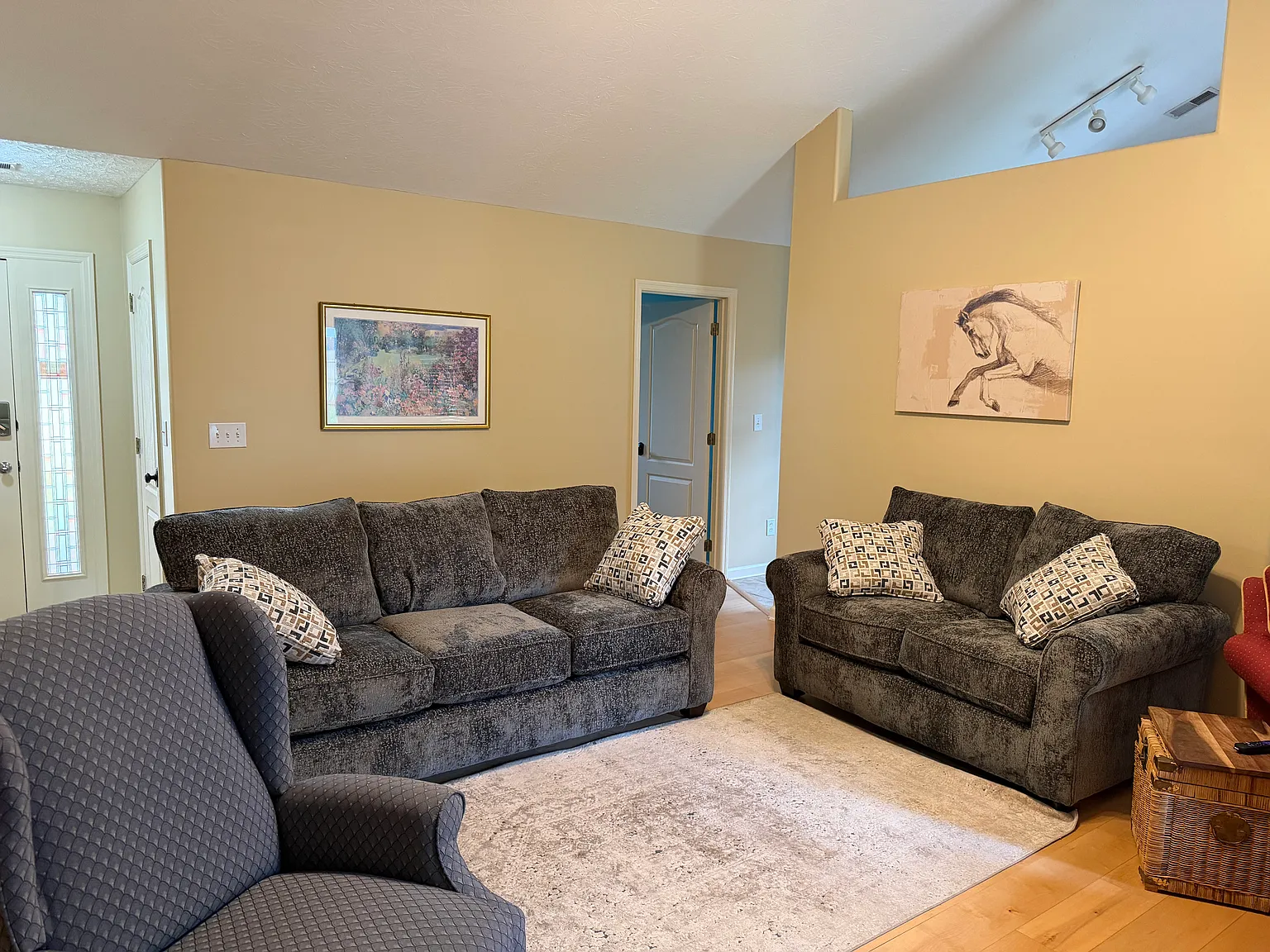 4 bed, 1700 sqft, $3,000 — Photo 1