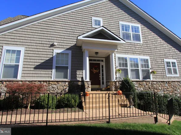 112 Kingfisher Ct, Lake Frederick, VA 22630