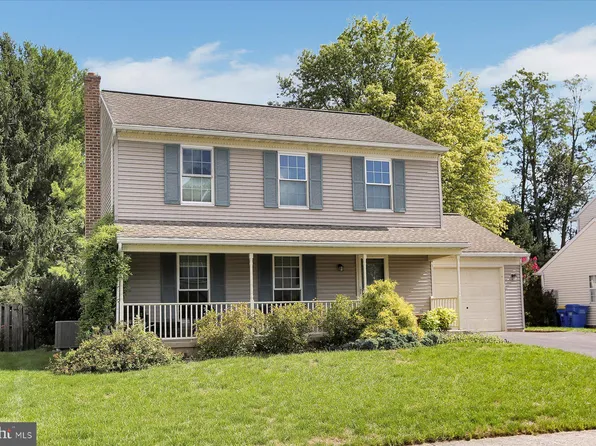 13 Honeysuckle Dr, Mechanicsburg, PA 17050