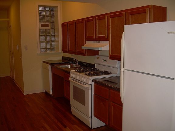 2nd image of 6964 N Greenview Ave #6970G