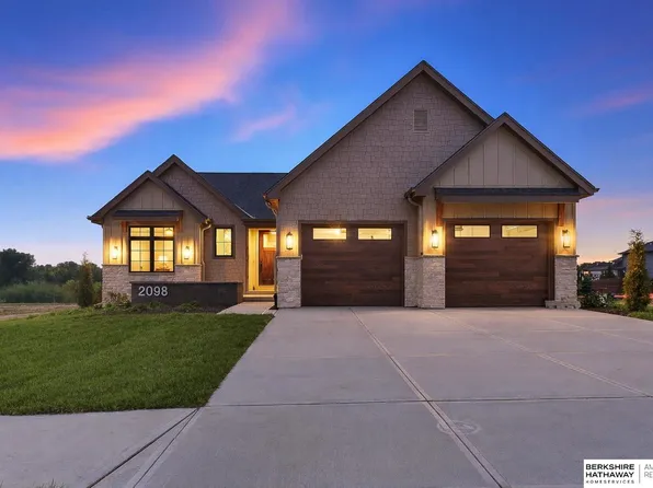 2098 182nd Avenue Cir, Elkhorn, NE 68022