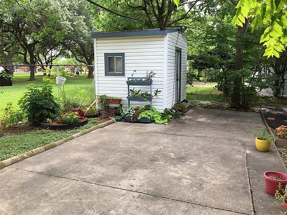 If needed, this can be used as an RV pad. Plus a shed that can be used for potting or storing