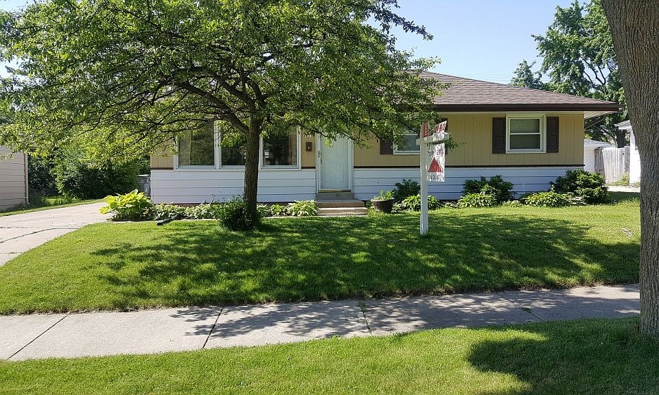1st image of 8831 W Kiehnau Ave