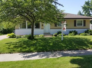 8831 W Kiehnau Ave, Milwaukee, WI 53224